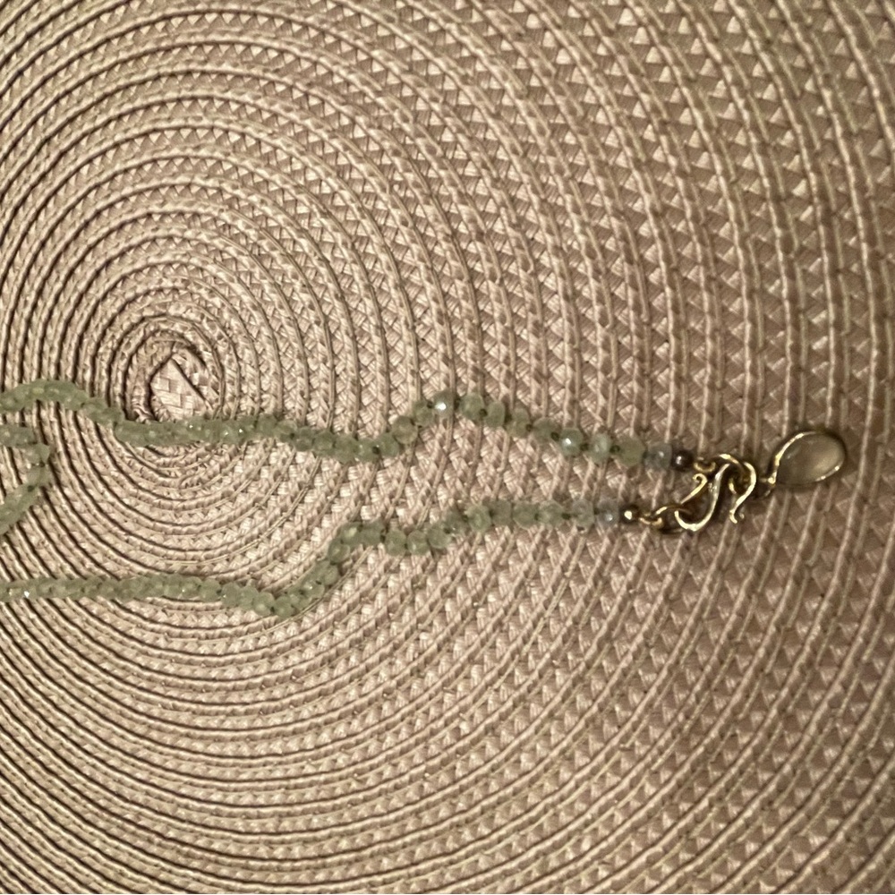 Green stone necklace with pendant and hook clasp